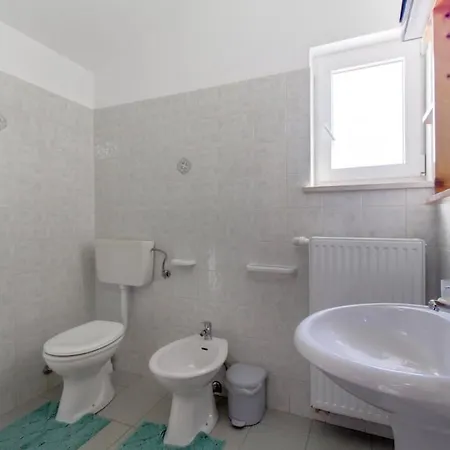 Apartment In With Sea View, Balcony, Air Conditioning, Wifi Nerezine