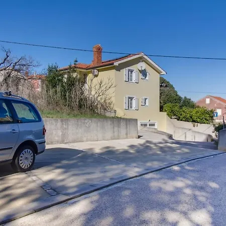 Apartment In With Sea View, Balcony, Air Conditioning, Wifi